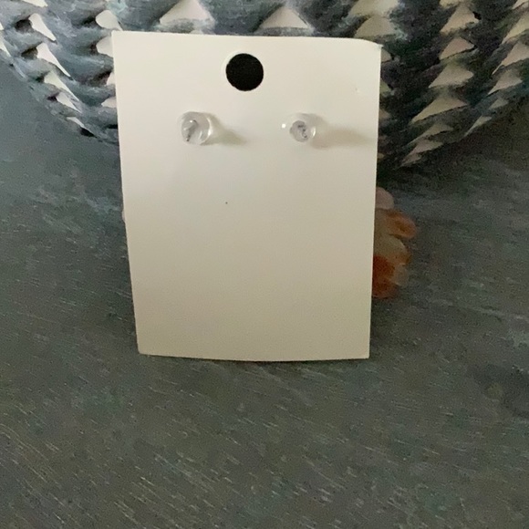 Acrylic Floral Leaf Peach/White Earrings - Picture 3 of 4